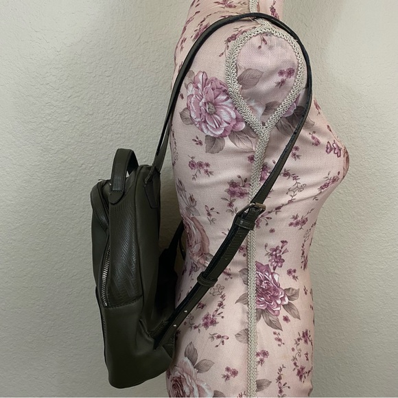 Simply Vera Olive Green Faux Leather Scale Embellished Zip Backpack Purse - Picture 9 of 14